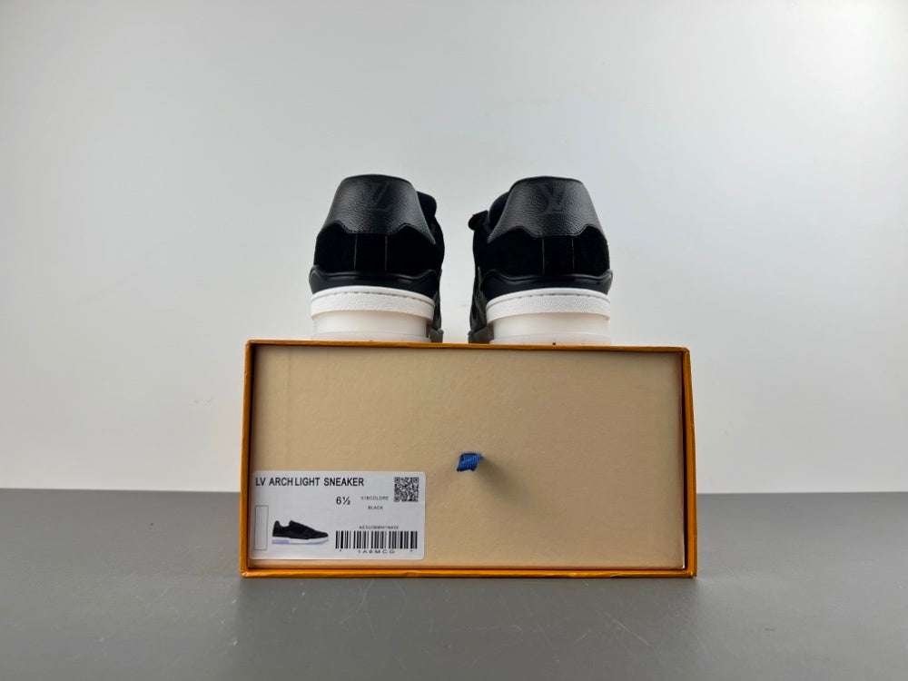 Louis Vuitton Trainer Black/White.