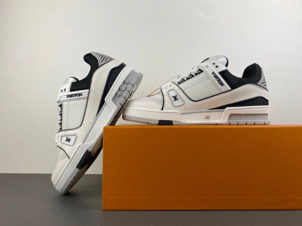 Louis Vuitton LV Trainer White/Black.